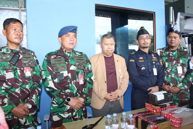 Anggota Tni Au Lanud Smh Palembang Gagalkan Pengiriman Rokok Non Cukai