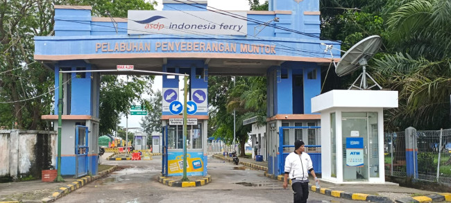 Penyeberangan Dari Pelabuhan Tanjung Kalian Menuju Pelabuhan Tanjung ...