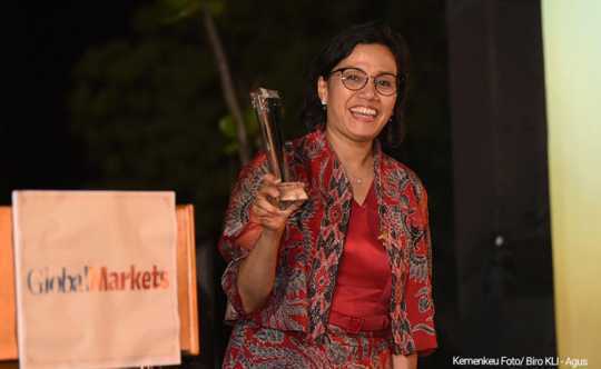 Menkeu Sri Mulyani Raih Penghargaan Menkeu Terbaik 2018