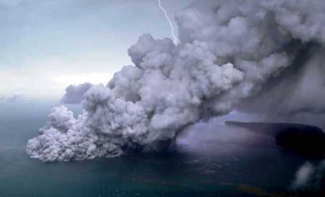 Dahsyatnya Erupsi Gunung Anak Krakatau