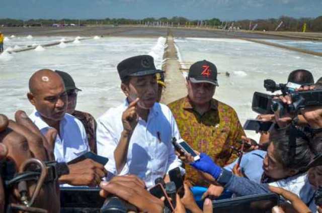 Telepon Gubernur Mandacan, Presiden Jokowi Pastikan Ikuti Perkembangan di Papua