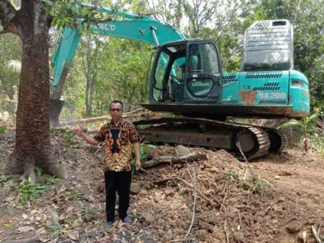 Masyarakat Antusias Sambut Jalan Penghubung Kampung Cimalim dan Ciporeang