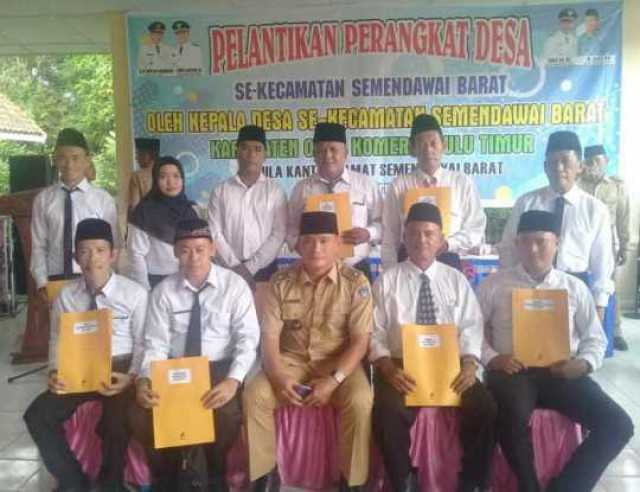 Camat Semendawai Barat, OKU Timur, Hadiri Pelantikan 10 Perangkat Desa Betung