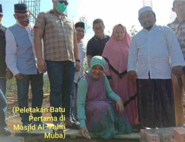 Peletakkan Batu Pertama Masjid Al-Fahri di Muba, Sumsel, oleh Hj. Lucyanti Fahri