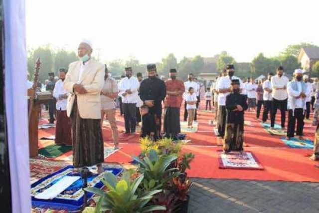 Keluarga Besar Polres Pasuruan Melaksanakan Sholat Idul Adha Bersama 