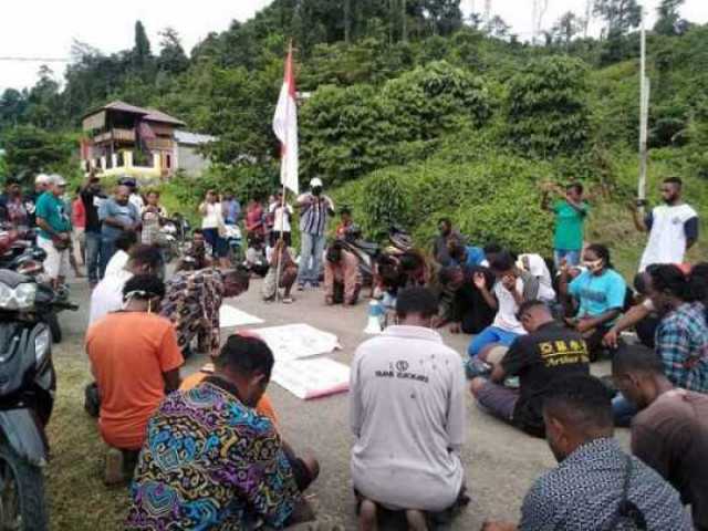 Masyarakat Gelar Doa Bersama Tolak Calon Tunggal Pilkada Raja Ampat