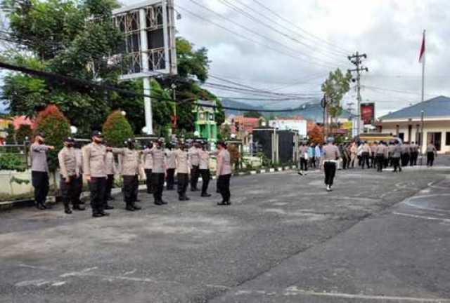 USAI APEL PAGI PERSONIL POLRES LAKSANAKAN LATIHAN BARIS BERBARIS