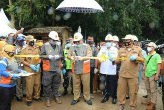 Peresmian Jembatan Ciheulang Oleh Bupati Kab. Sukabumi Bapak Drs.H.Marwan Hamami, MM Disambut Baik Warga