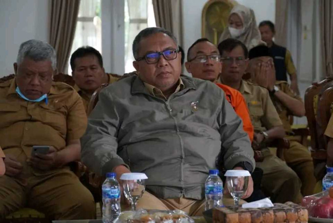 Bupati Sukabumi Bersama Jajaran Ikuti RAKOR pencabutan Pemberlakuan Pembatasan Kegiatan Masyarakat (PPKM)
