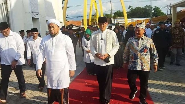 Kunjungan Menteri Pariwisata dan Ekonomi Kreatif Sandiaga Uno ke Pondok Pesantren Salafiyah Syafi`iyah Sukorejo