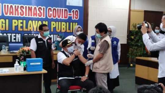 Cegah Covid 19, Enos - Yudha Ajak Masyarakat OKU Timur Ayo Kita Vaksin