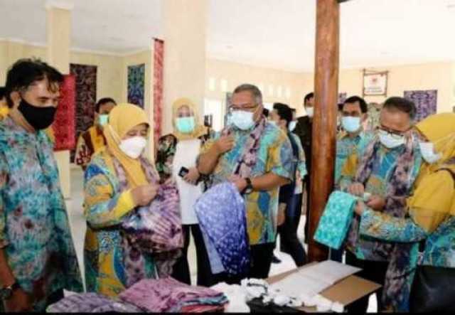 Karya Soni Hendrawan Di Pamerkan, H. Marwan "Bisa Didorong Jadi Ikon"