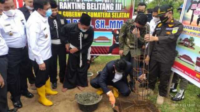 Peletakan Batu Pertama Pembangunan Padepokan PSHT Ranting Belitang III Oleh Bupati OKU Timur