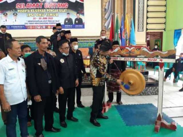 Kejurkab Pencak Silat IPSI OKU Timur Resmi Dibuka Oleh Bupati H Lanosin Hamzah ST