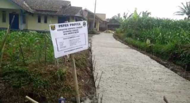 AKHIRNYA....WARGA KAMPUNG CIKEMBANG JALAN NYA DIRABAT BETON