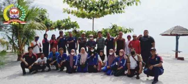 Aksi Peduli Dengan Lingkungan, Bakamla Babel Bersih -Bersih Di Pantai Takari Bersama HKM Dan Mahasiswa