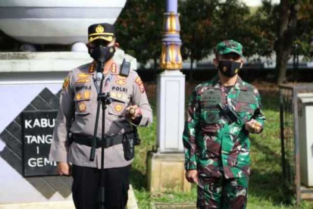 Dandim 0510/Trs Dampingi Kapolres Pimpin Gelar Pasukan Pengamanan Unras