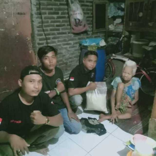 WUJUD KEPEDULIAN  ORMAS BPPKB BANTEN RANTING KEDAUNG BARAT (MACAN KEDAUNG) BAGIKAN SEMBAKO
