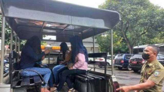 Lokasi Karaoke Pantai Pungkruk di Razia, Enam PK di Amankan Satpol PP
