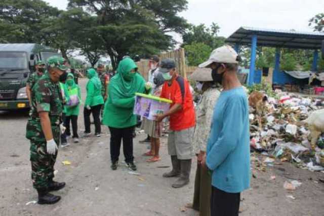 Persit Kodim Sragen Gelar Jumat Berkah Bersama Ibu Hetty Andika Perkasa