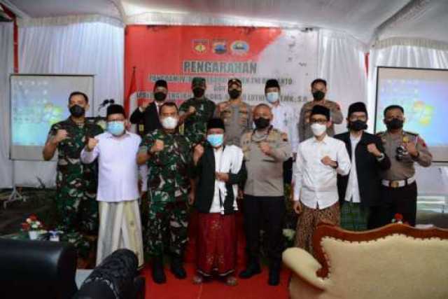 Hadiri Apel Bersama Santri, Pangdam IV/Diponegoro Sampaikan Pentingnya Persatuan Dalam Menangkal Radikalisme