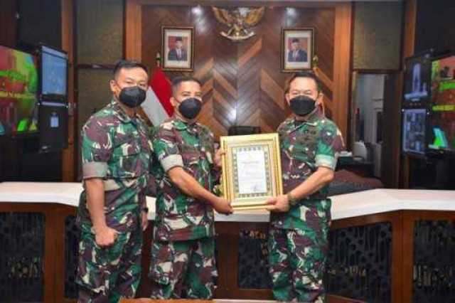 Lakukan Aksi Heroik, Serma Junaidi Dapat Penghargaan Dari Kasad