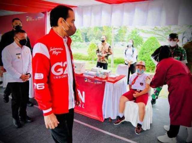Presiden Jokowi Tinjau Pelaksanaan Vaksinasi di Kota Palu