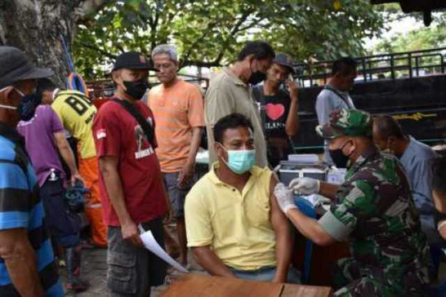 Pedagang Pasar Hewan Nglangon Antusias Ikuti Vaksin Kodim Sragen
