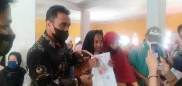 Desa Cikujang Cairkan BPNT dan BLT Minyak Goreng