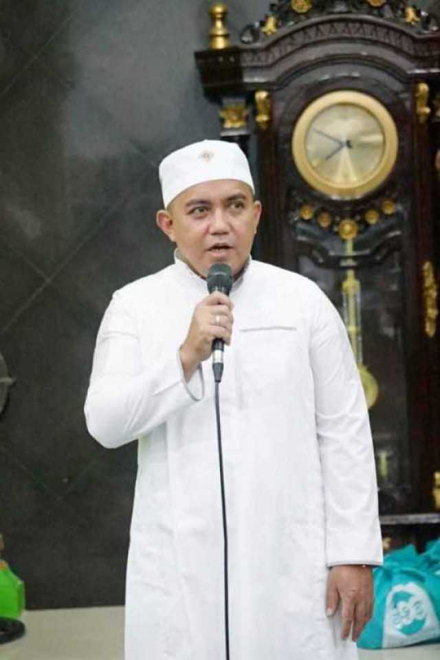 Dengan Senyumannya Yang Khas Wali Kota Molen Kerap Kali Candai Jamaah Masjid Nurul Ghani