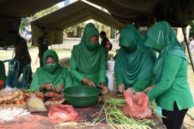 Berbagi Dibulan Suci, Persit Kodim Sragen Dan Persit Yonif 408/SBH Kompak bagikan Takjil
