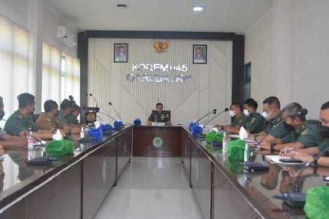 Danrem 045/Gaya ;Brigjen TNI Ujang Darwis, MDA. Pimpin Rapat Staf Antisipasi Kesiapan Jelang Hari Raya Idul Fitri 1443 H 