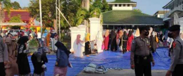 Personil Polres Bangka Barat Laksanakan Giat Pengamanan Sholat Ied di Masjid-masjid Kabupaten Bangka Barat