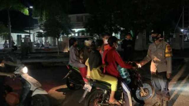 Warga Muntok Terkejut, Saat Lihat Timgab Satgas Vaksin di Simpang Masjid Jami 