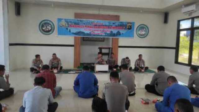 Wakapolres Bangka Barat Minta Personil Memupuk Mental dan Keimanan Dengan Binrohtal