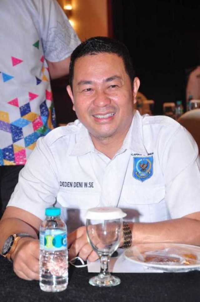 Ketua APDESI Kab. Sukabumi H.Deden Deni W. Menyampaikan Aspirasi Untuk Bapak Presiden Di Acara Hari Jadi APDESI Ke 17