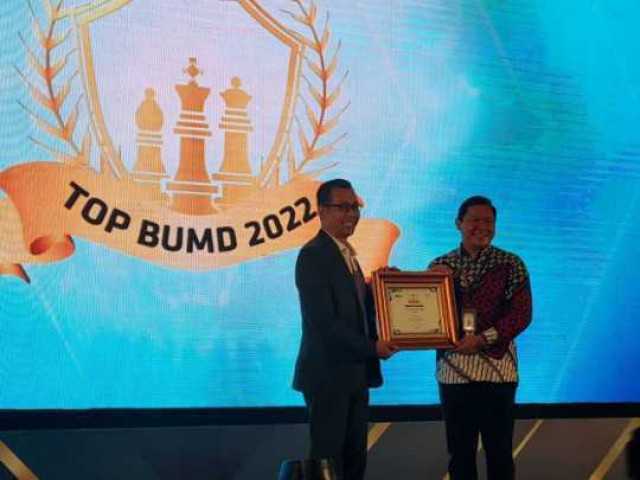 Raih Predikat "Excellent", Bank Djoko Tingkir Mendapat Penghargaan Top BUMD 2022 Dari Majalah Infobank