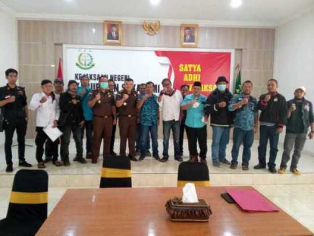 Kejaksaan Negeri Cibadak Terima Berkas Dugaan Korupsi Mantan Kades Mangkalaya