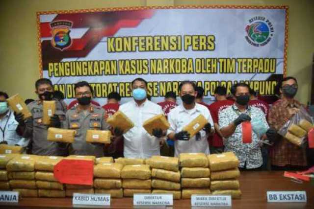 Dalam kurun waktu 1 bulan terakhir, Polda Lampung telah berhasil menyelamatkan 100.300 orang, dari peredaran narkotika