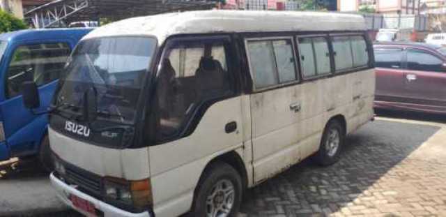 Sungguh Terlalu ! 3 Buah Kendaraan Inventaris Dinas Kesehatan Lamsel Terbengkalai
