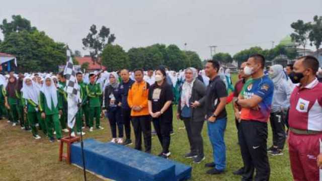 Ketua KORMI Sumsel Hj. Samanta Tivani Herman Deru Jalan Santai di Belitang, Dapatkan Rekor Muri