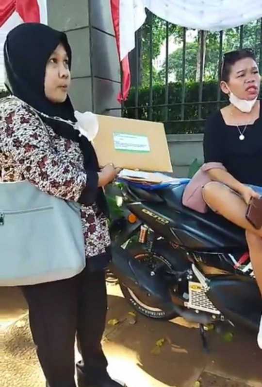 Otoritas Jasa Keuangan Menerima Berkas Pengaduan Korban Asuransi Di Trotoar, Apakah Ini Bagian Dari SOP OJK Kah ??