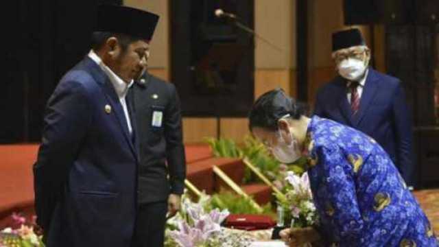750 PNS Sumsel Diambil Sumpah Dan Janji Oleh Gubernur Sumsel Herman Deru