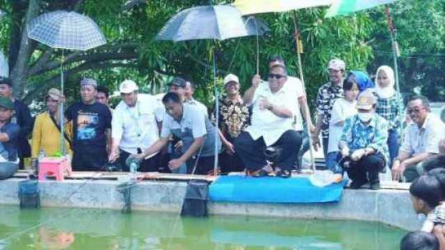 Bertepatan Event Mancing Hari Jadi Kab. Sukabumi Ke 152, Bupati Serahkan Bantuan