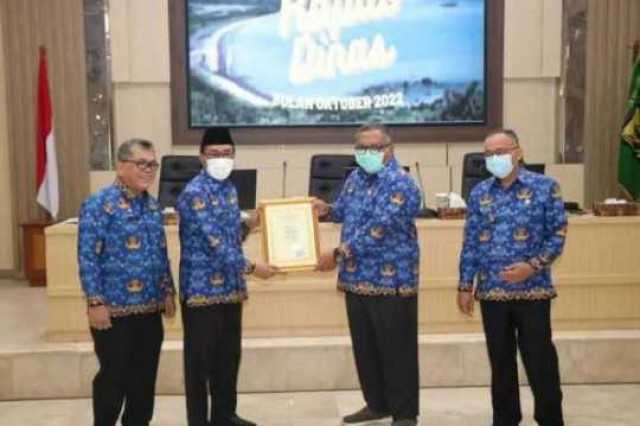 Rapat Dinas Bulan Oktober, Bupati Sukabumi Terima Beberapa Penghargaan