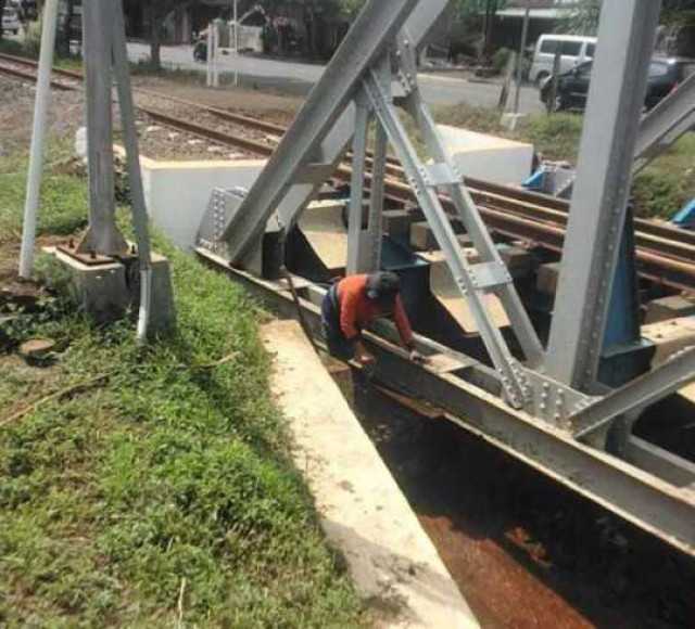 Ulah Petugas PTKAI Diduga Sebabkan Sungai Dangkal Potensi Terjadi Bencana Banjir