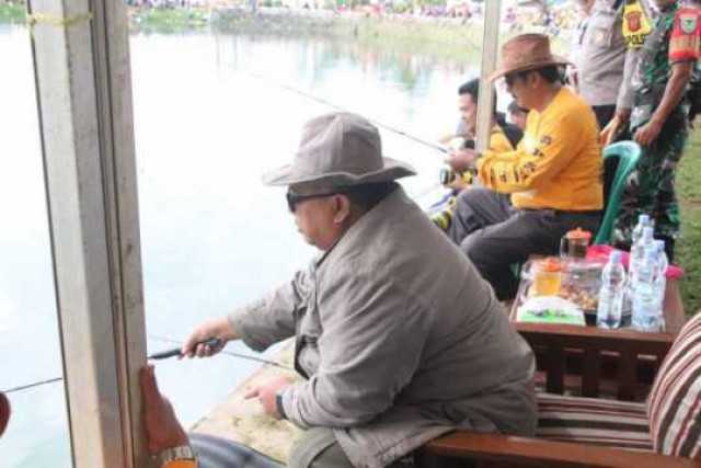 Hari Bakti PU Ke 77, Dinas PU Kab. Sukabumi Inisiasi Mancing Sadulur Dan Penggalangan Donasi