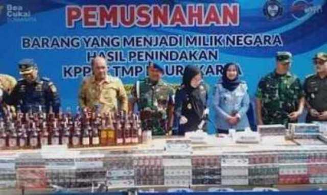 Usai Gelar Razia Berbagai Lokasi, Bea Cukai Soloraya Musnahkan Berbagai Barang Sitaan. BB Meliputi Dari Rokok Ilegal Hingga Mainan Sex
