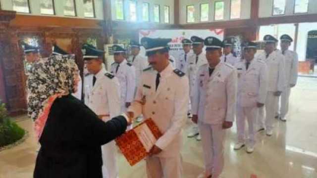 Bertempat di Rumah Dinas, Sebanyak 19 Kepala Desa Resmi di Lantik. Ini Pesan Bupati Sragen