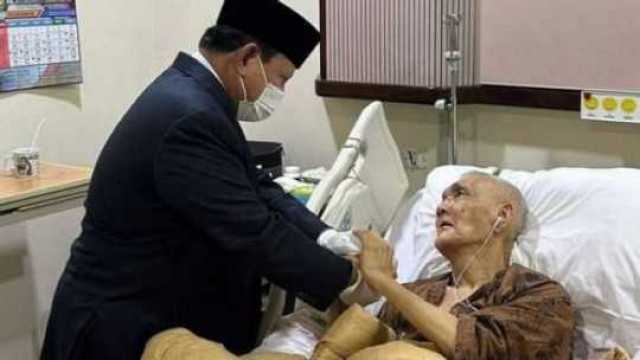 Prabowo Jenguk Mantan Wapres Try Sutrisno di RSPAD